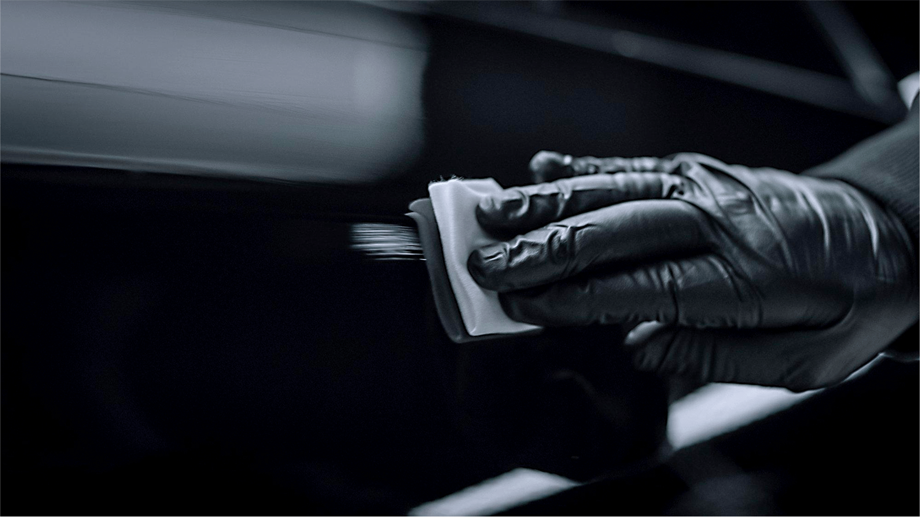 Korrek Pro pinnoitteen asennus mustaan autoon