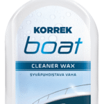 Korrek Boat Cleaner Wax valkoinen pullo sinisellä kannella, veneiden puhdistus- ja vahasuoja merivesille ja aurinkokäytölle.